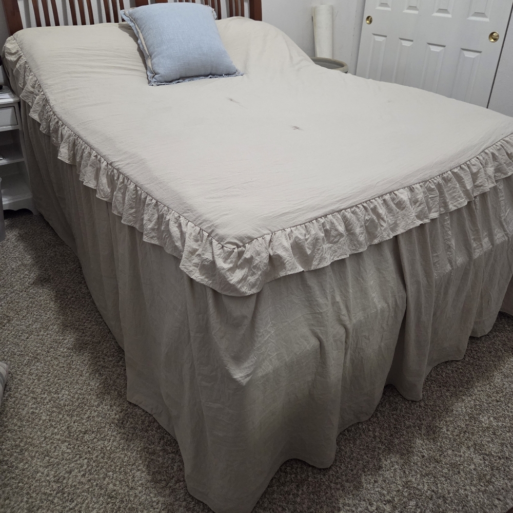 Elegant King Comforter NWOT